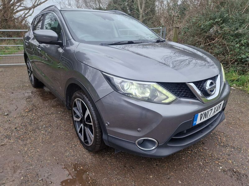 View NISSAN QASHQAI 1.6 dCi Tekna XTRON 2WD Euro 6 (s/s) 5dr