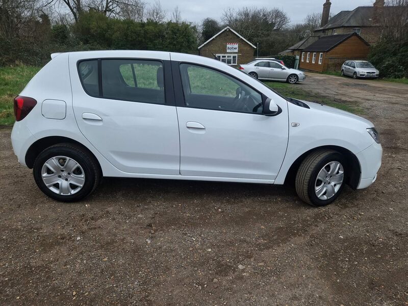 View DACIA SANDERO 1.5 dCi Laureate Euro 6 (s/s) 5dr