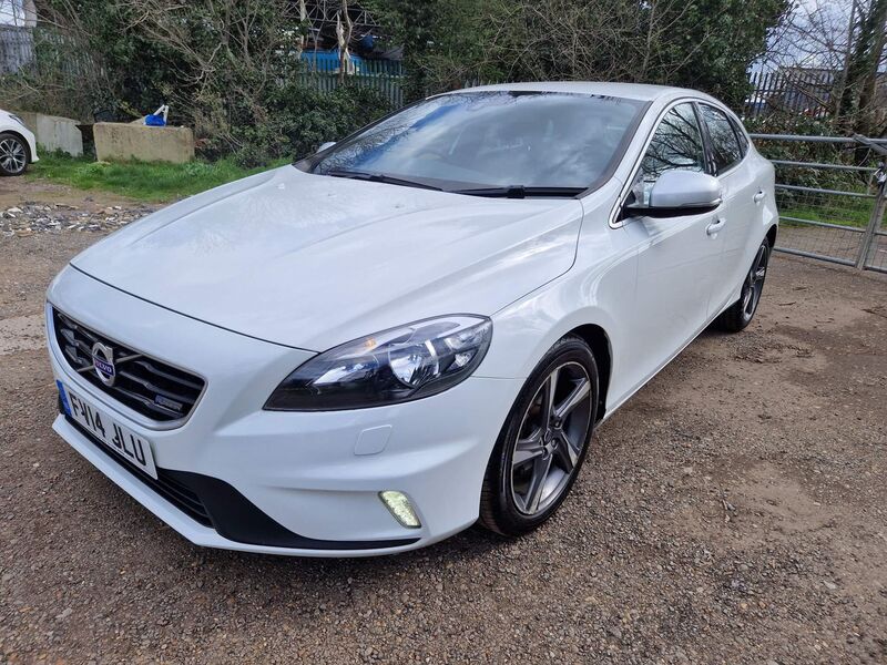 View VOLVO V40 1.6 D2 R-Design Euro 5 (s/s) 5dr