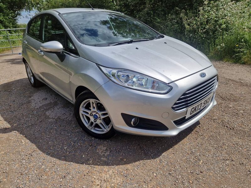 View FORD FIESTA 1.0T EcoBoost Zetec Euro 5 (s/s) 5dr