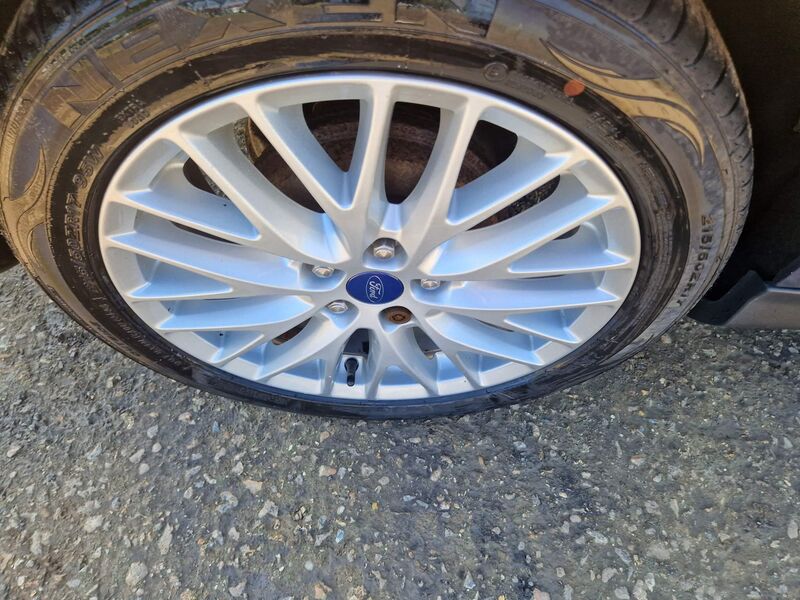 FORD FOCUS