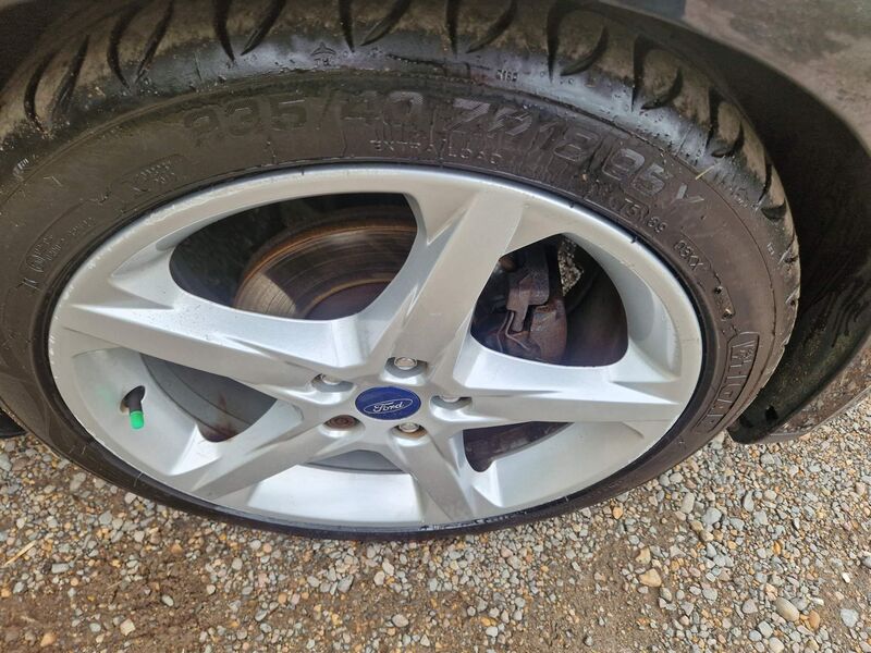FORD FOCUS