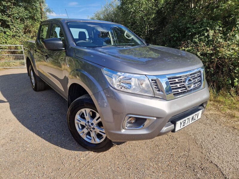 View NISSAN NAVARA 2.3 dCi Acenta 4WD Euro 6 (s/s) 4dr