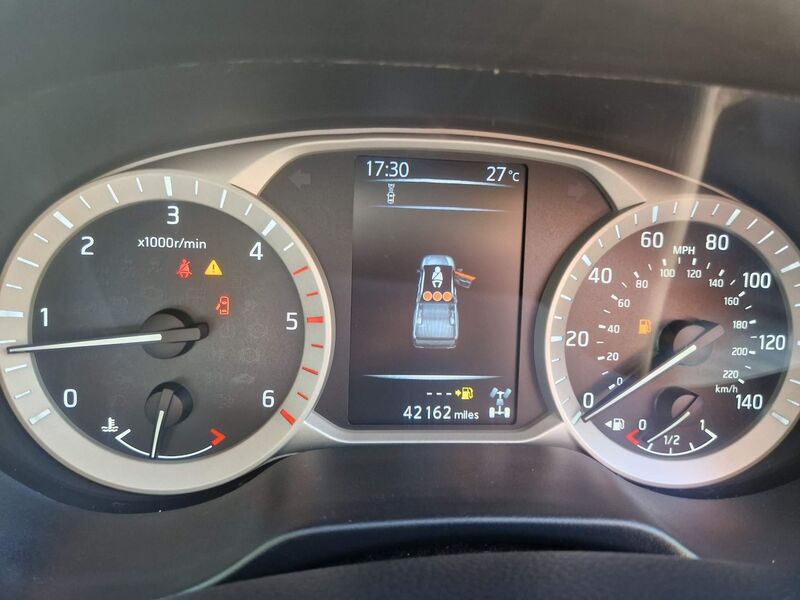NISSAN NAVARA