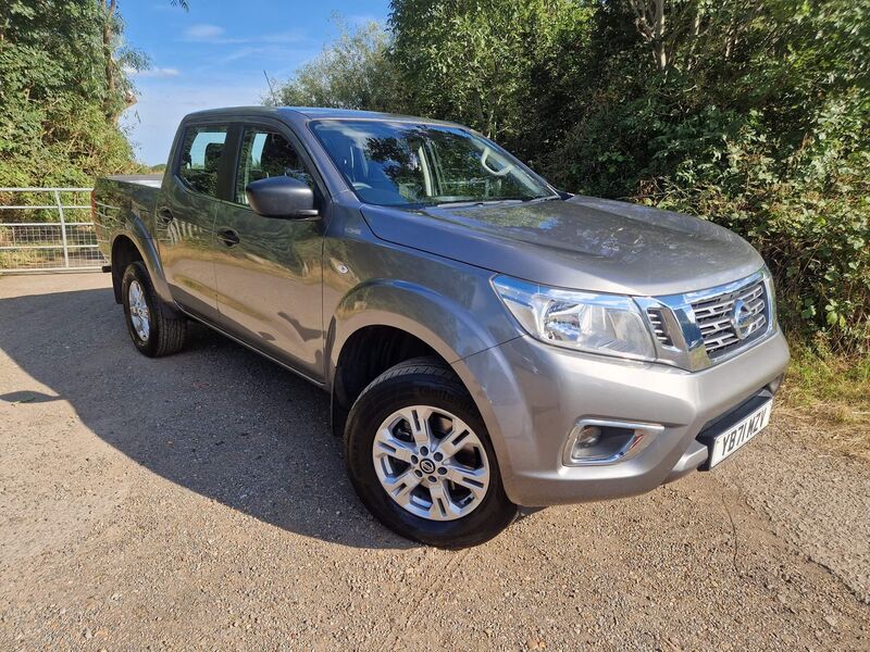View NISSAN NAVARA 2.3 dCi Acenta 4WD Euro 6 (s/s) 4dr