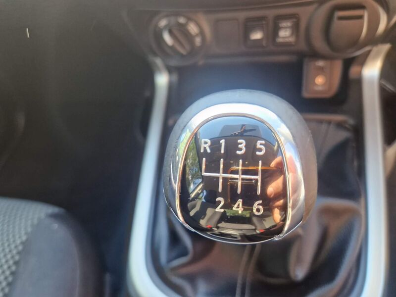 NISSAN NAVARA