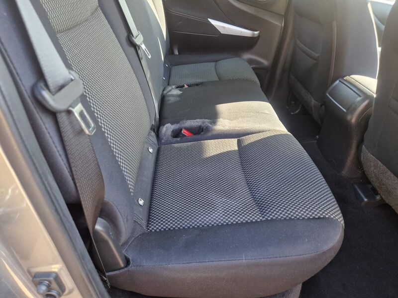 NISSAN NAVARA