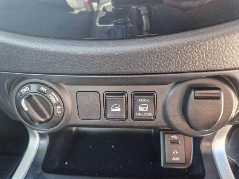 NISSAN NAVARA