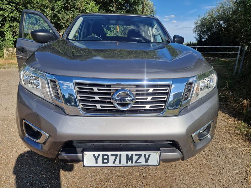 NISSAN NAVARA