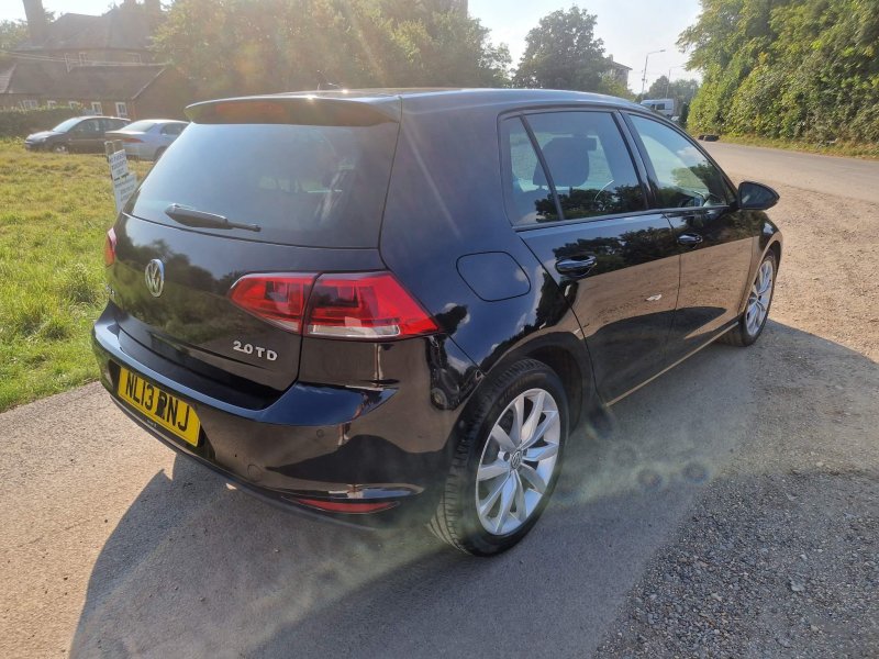 VOLKSWAGEN GOLF