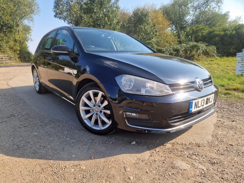 View VOLKSWAGEN GOLF 2.0 TDI BlueMotion Tech GT Euro 5 (s/s) 5dr