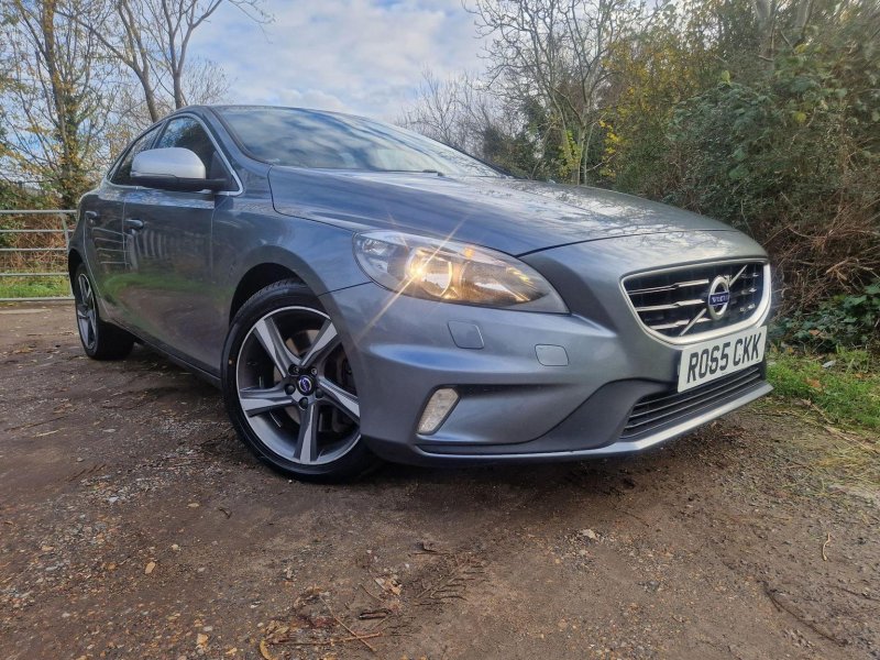 VOLVO V40