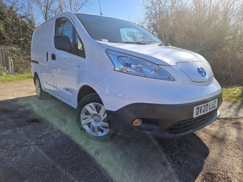 NISSAN E-NV200