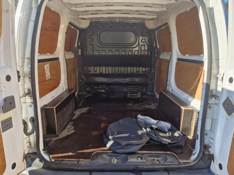 NISSAN E-NV200