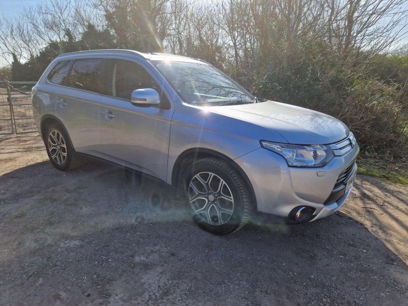 View MITSUBISHI OUTLANDER 2.2 DI-D GX4s Auto 4WD Euro 5 (s/s) 5dr