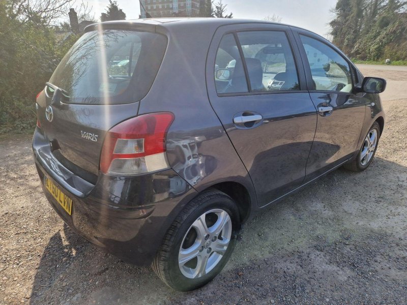 TOYOTA YARIS