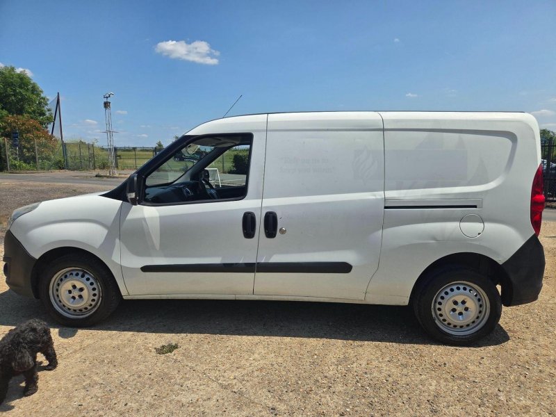 View VAUXHALL COMBO 1.3 CDTi 2300 16v FWD L2 H1 3dr