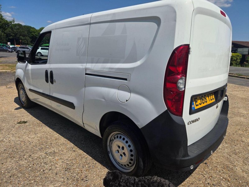 View VAUXHALL COMBO 1.3 CDTi 2300 16v FWD L2 H1 3dr