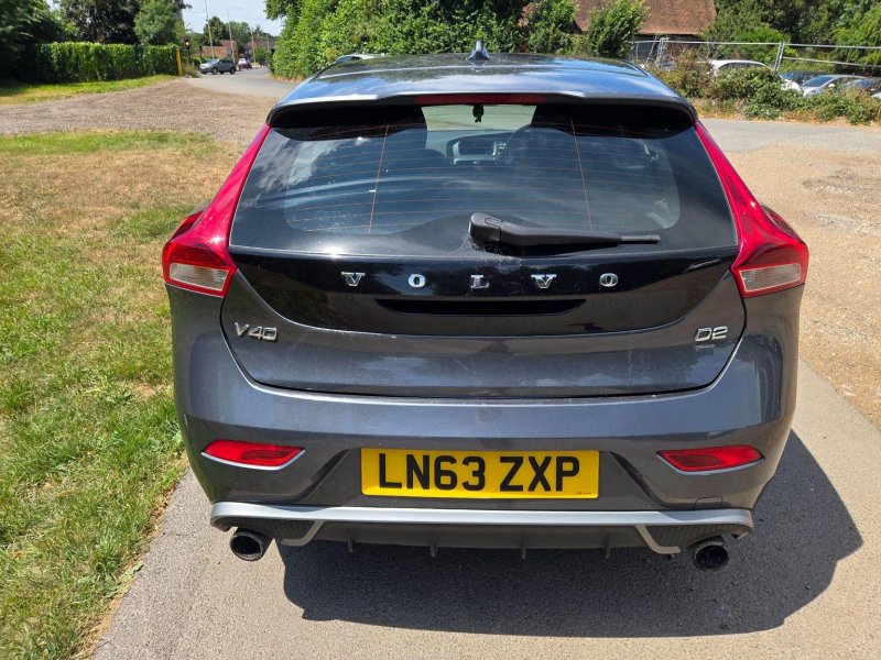 VOLVO V40