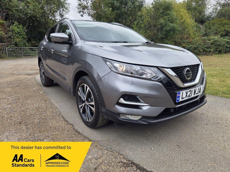 View NISSAN QASHQAI 1.3 DIG-T N-Connecta Euro 6 (s/s) 5dr