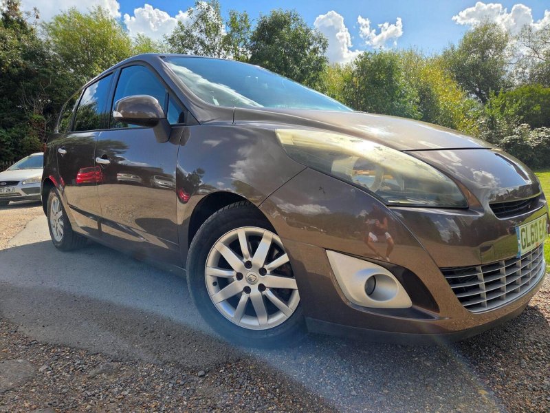 View RENAULT GRAND SCENIC 1.5 dCi Privilege TomTom Euro 5 5dr