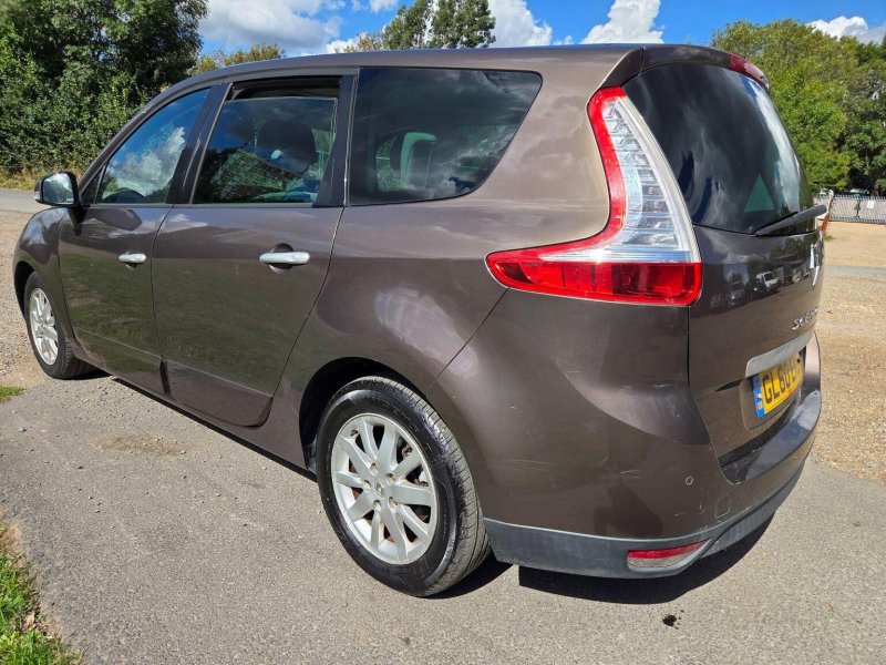 View RENAULT GRAND SCENIC 1.5 dCi Privilege TomTom Euro 5 5dr