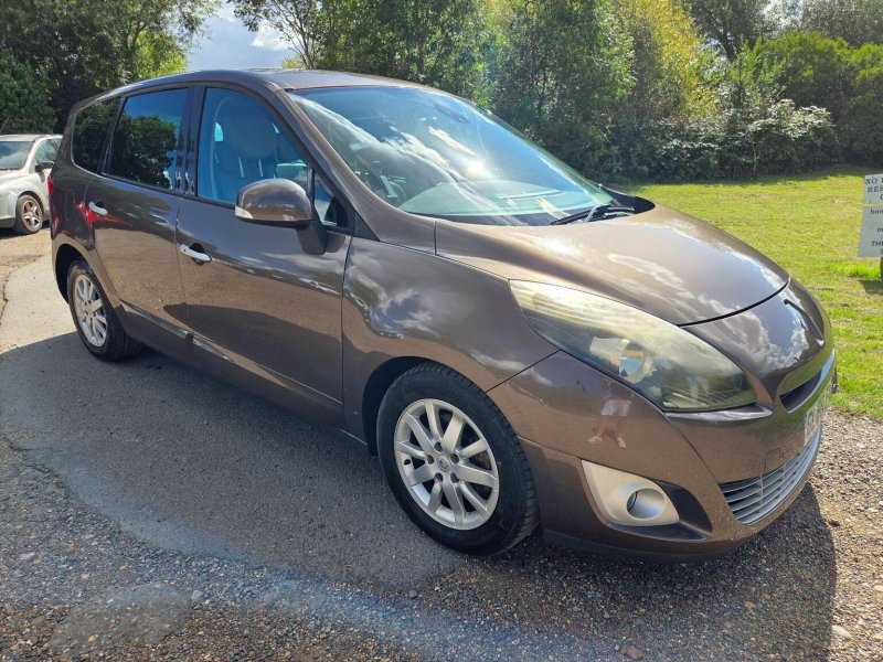 View RENAULT GRAND SCENIC 1.5 dCi Privilege TomTom Euro 5 5dr